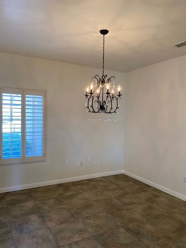Building Photo - Gorgeous 4 Bedroom 2 Bath Home W/Pool!