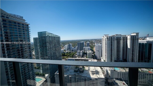 Building Photo - 1000 Brickell Plaza