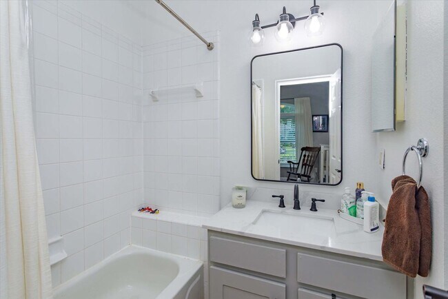 Building Photo - Beautifully Updated 4-Bedroom Pool Home in Winding Hollow