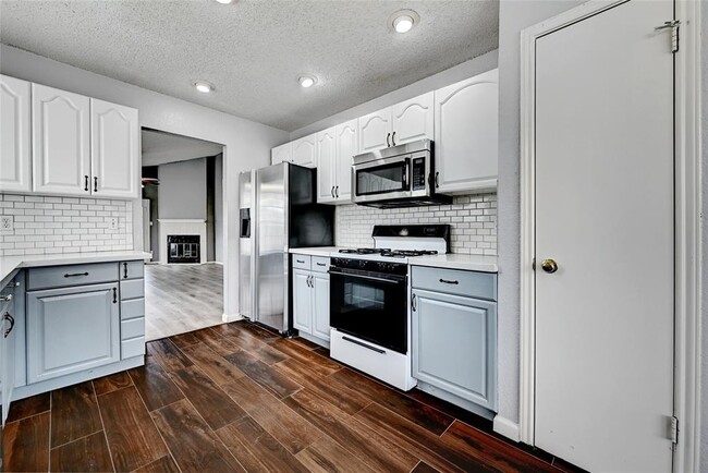 Building Photo - 2100 Balsam Way