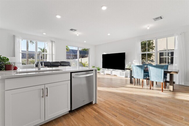 Building Photo - 210 SW 170th Ave