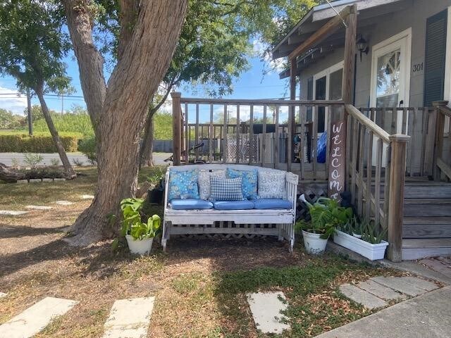 Primary Photo - 301 Primrose Dr