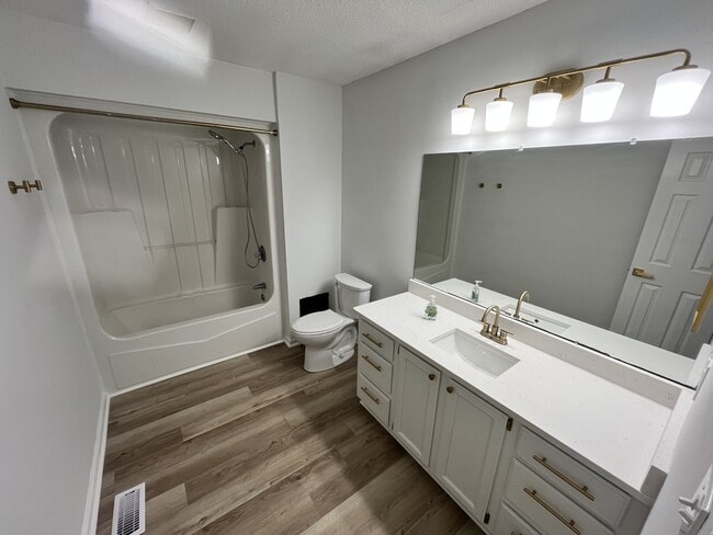 Building Photo - 77 Forest Oaks Dr