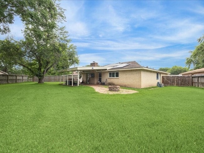 Building Photo - 6227 Creekside Ln