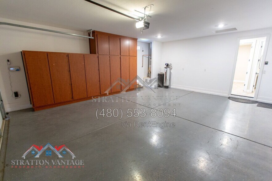 Building Photo - 18520 W Alice Ave