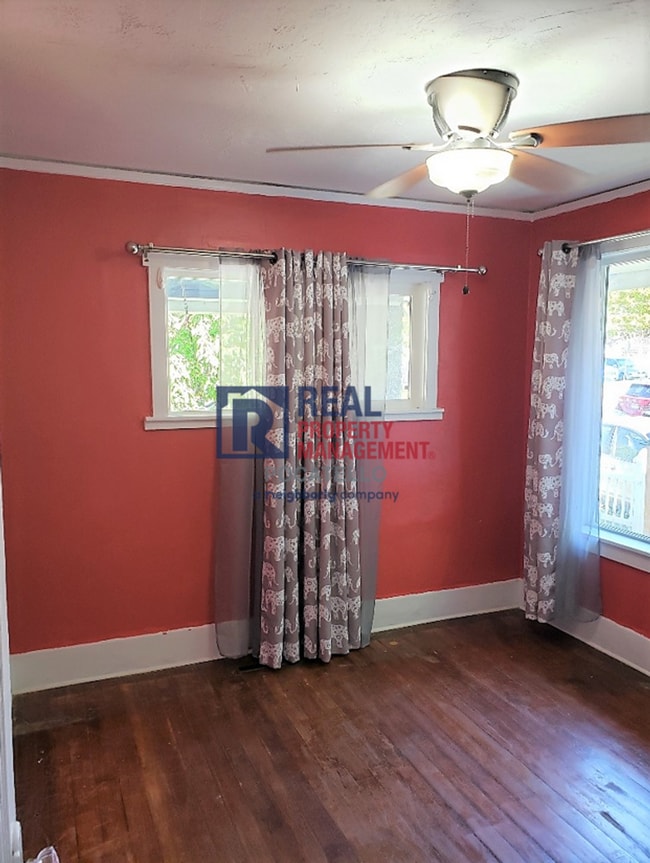 Building Photo - 605 S 11th Ave