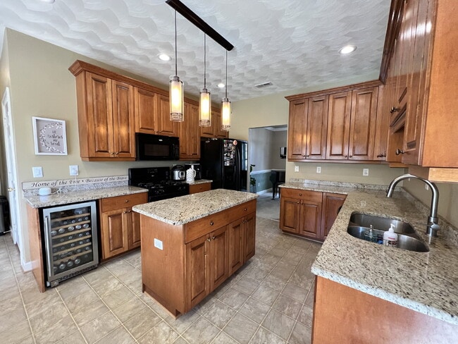 Building Photo - Spacious 4 bedroom home with POOL in sought after neighborhood and schools.