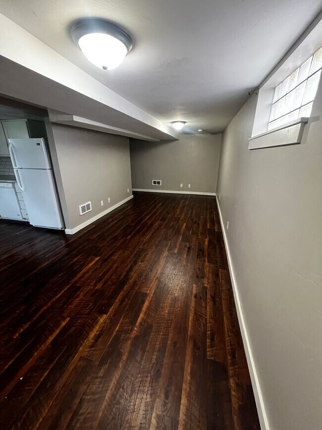 Building Photo - 604 N 10th Ave