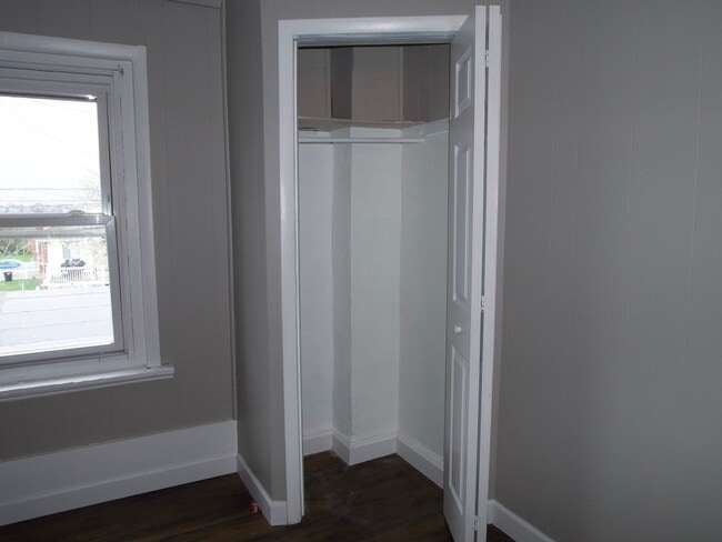 Building Photo - Spacious 4-Bedroom, 1- Bathroom Row home in Allentown – Section 8 Encouraged to Apply!