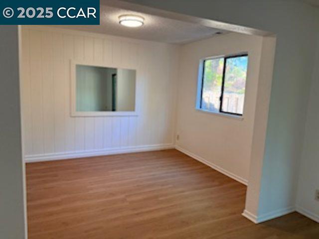 Building Photo - 10 Tarn Ct