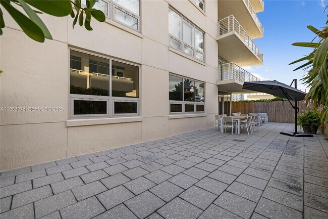 Building Photo - 3250 NE 1st Ave