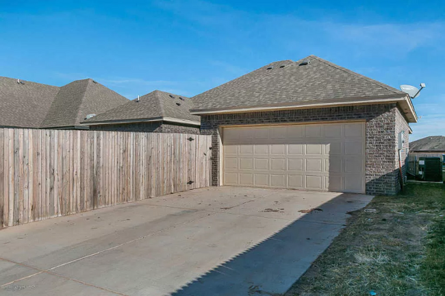 Building Photo - 7701 Legacy
