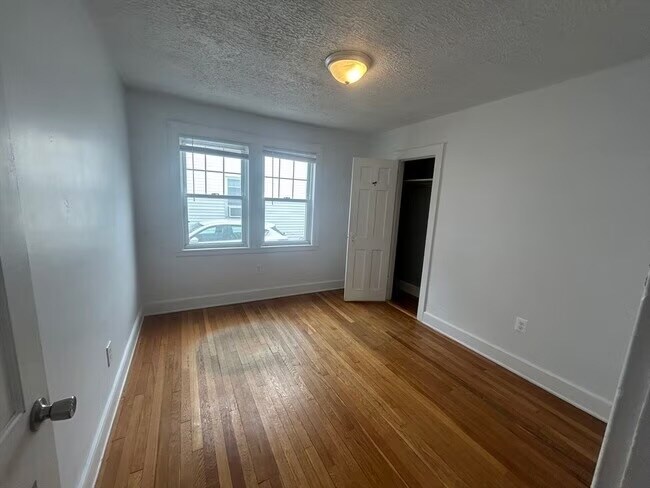 Building Photo - 46 Lawn Ave