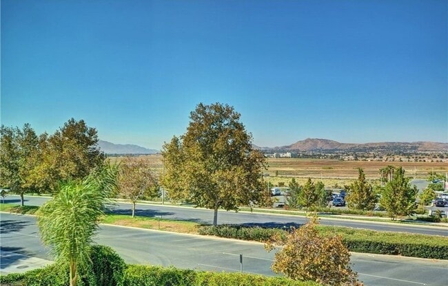 Building Photo - Beautiful, 4BD/3BA Rancho Belago Home