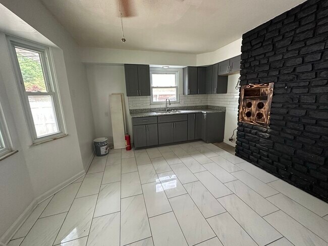 Building Photo - 5125 Bigelow Dr