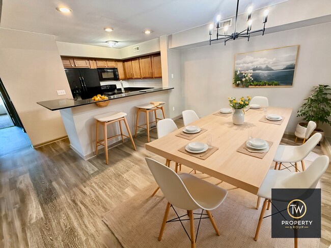 Building Photo - 1040 University Dr