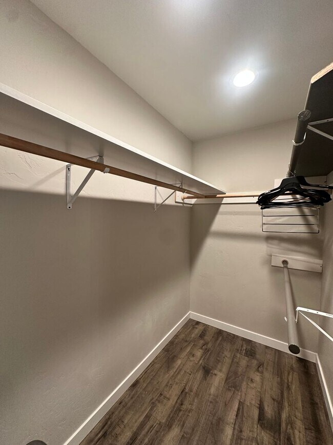 Building Photo - Beautifully Remodeled 3 Bedroom, 2 Bathroom Home – Move-In Ready!