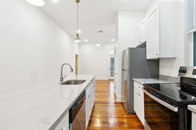 Building Photo - Single Family Modern Elegance in the Heart of Milan, New Orleans
