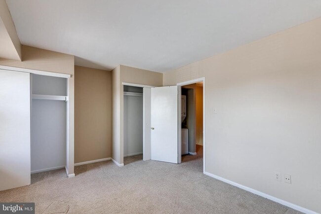 Building Photo - 14 Yorktown Ct