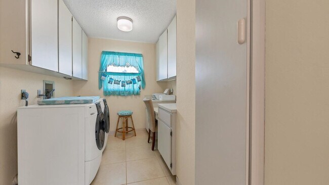 Building Photo - 830 Coronado Dr