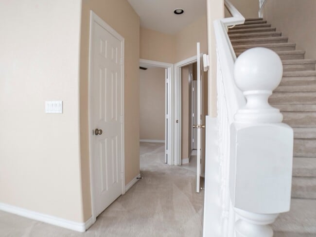 Building Photo - 3 BEDROOM, 3 BATHROOM, 2 CAR GARAGE, COMMU...