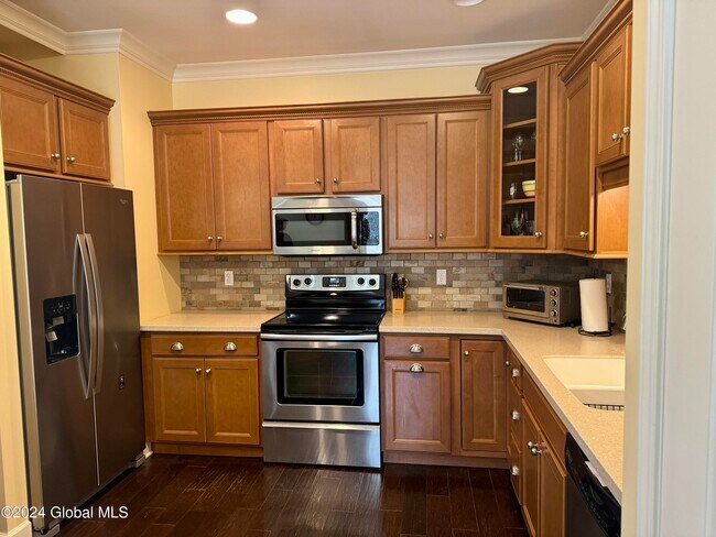 Building Photo - 10 Lancaster Pl