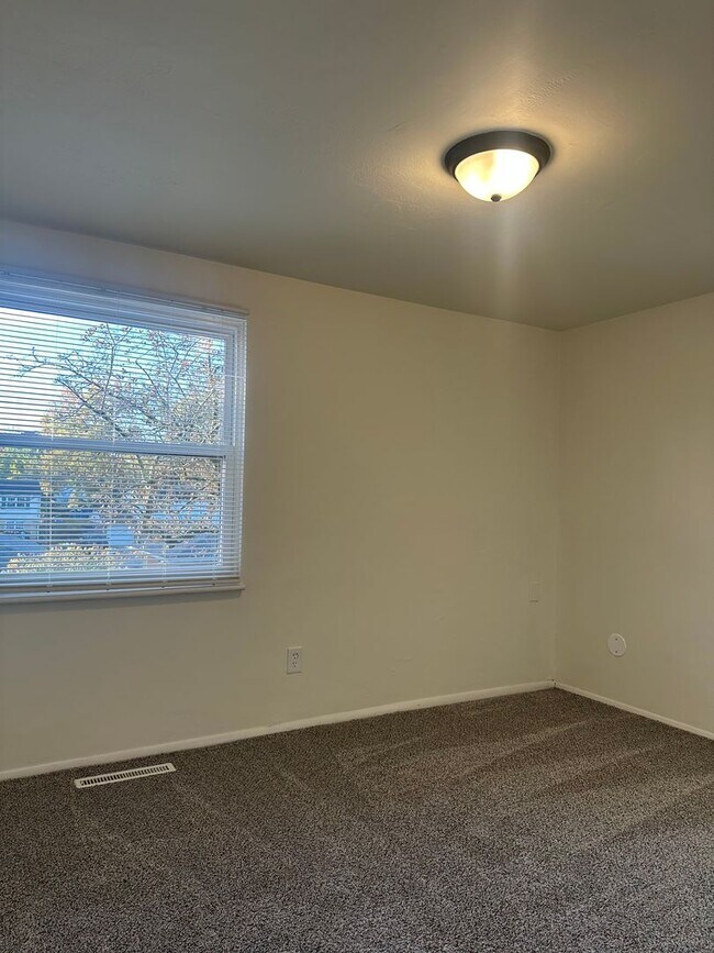 Building Photo - Welcome to this beautiful 4-bedroom, 2.5-b...