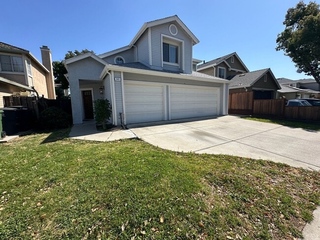 Building Photo - Beautiful 4 Bedroom, 2.5 Bath Tracy Home