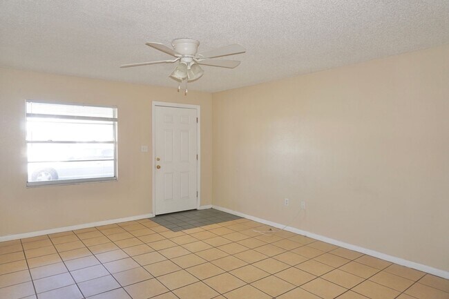 Building Photo - 2571-2575 Elm Ave