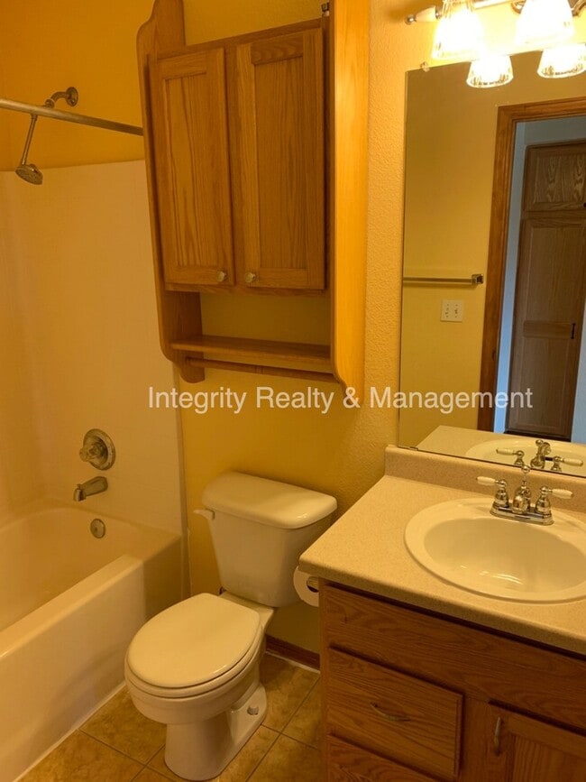 Building Photo - 9931 Saybrook St