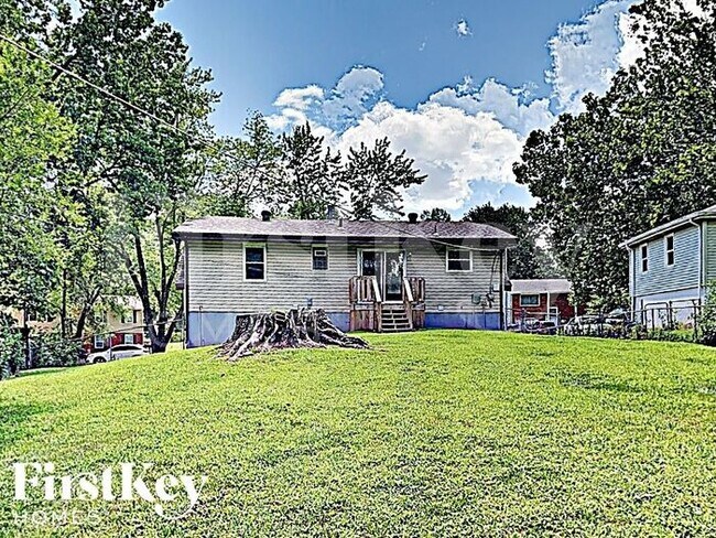 Building Photo - 5548 NE 58th St
