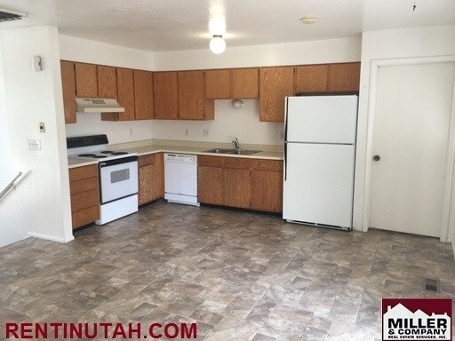 Building Photo - Beautiful Murray Twin Home For Rent!