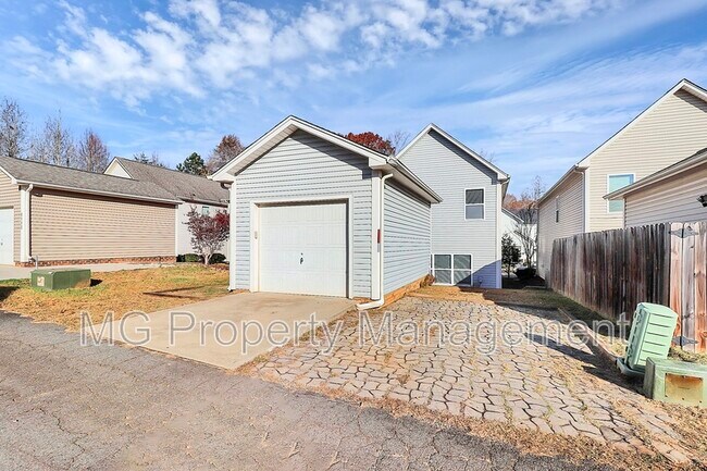 Building Photo - 8116 Dumphries Dr