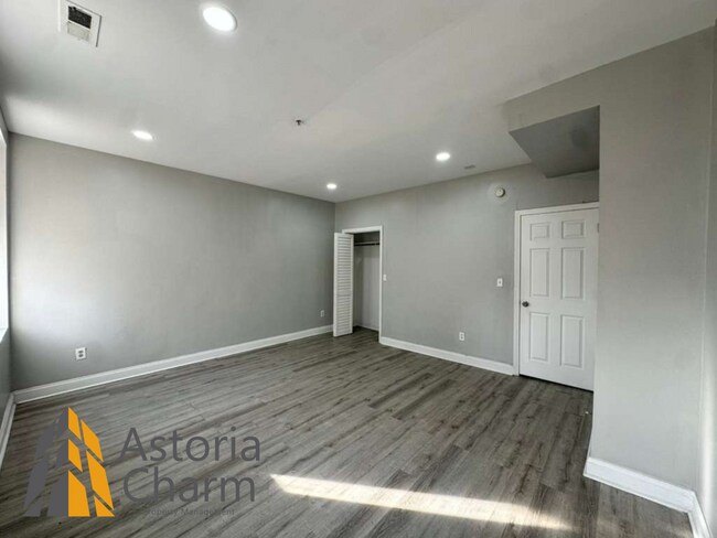 Building Photo - 1918 N Charles St