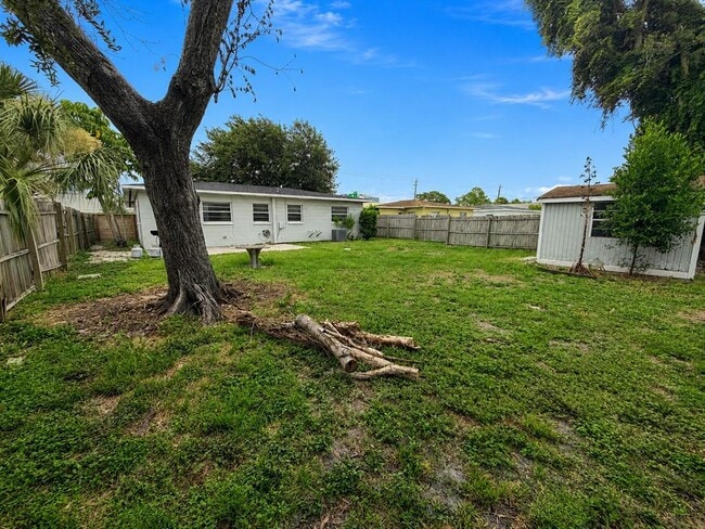 Building Photo - 4314 W Carmen St