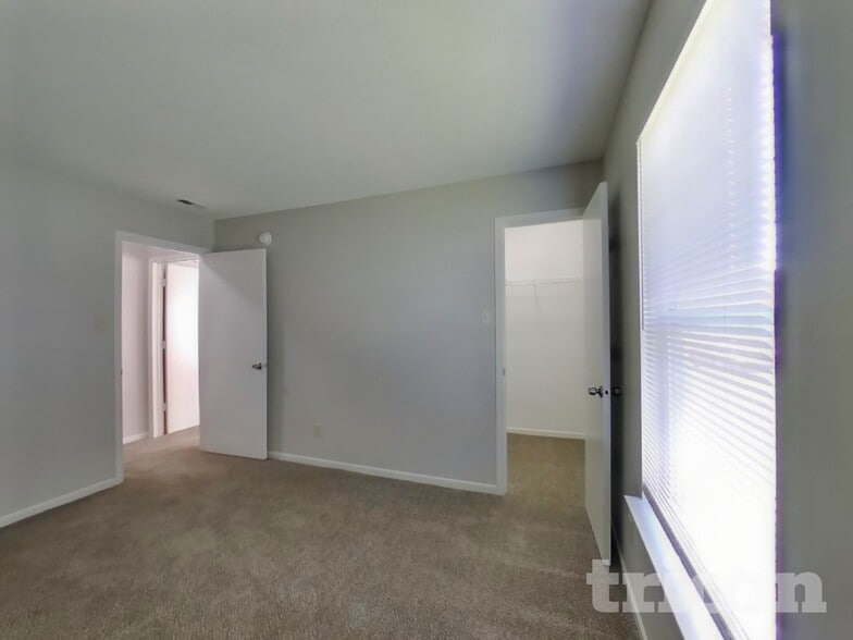 Building Photo - 5753 N Jamestown Dr