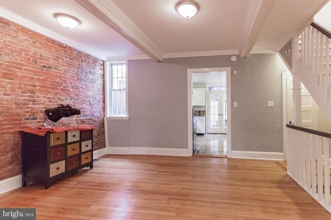 Building Photo - 323 Cypress St