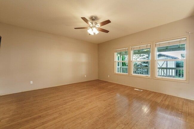 Building Photo - $500 Move In Special  4 Bedroom 2.5 Bath N...