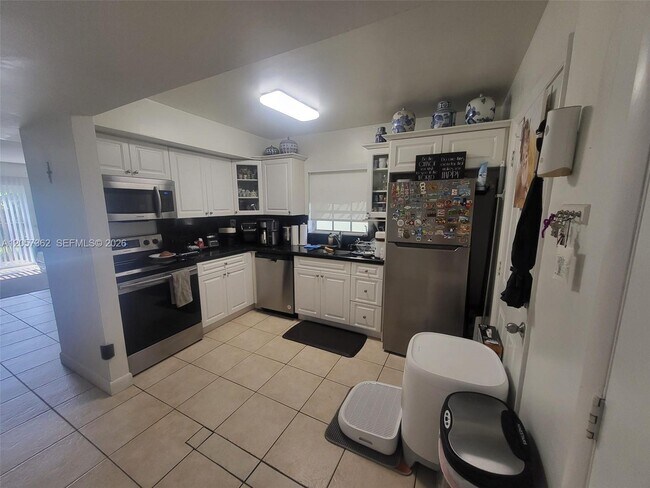 Building Photo - 8500 SW 109th Ave