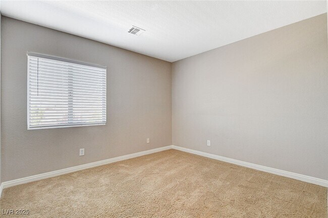 Building Photo - 688 Emerald City Ave