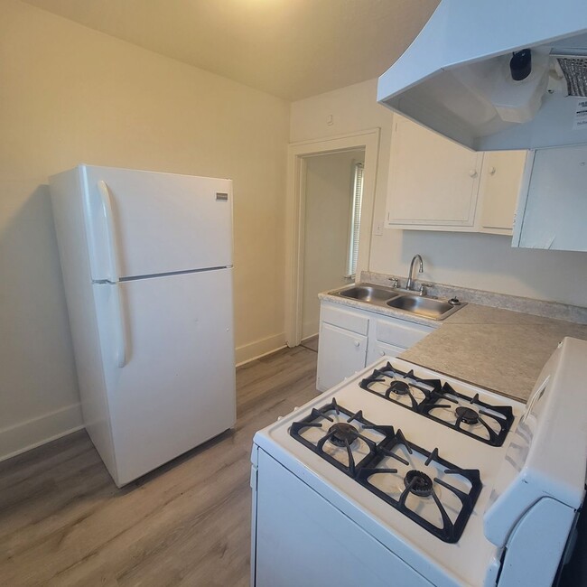 Building Photo - $900 2 Bedroom 1 Bathroom Home