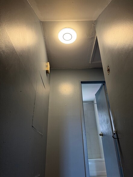 Building Photo - 3047 Carnes Ave