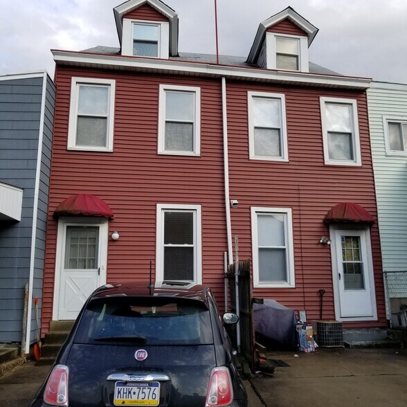 Building Photo - 208 Ella St