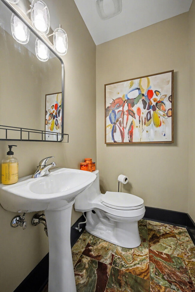 Building Photo - 261 S Limestone