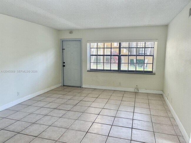 Building Photo - 2642 Riverside Dr