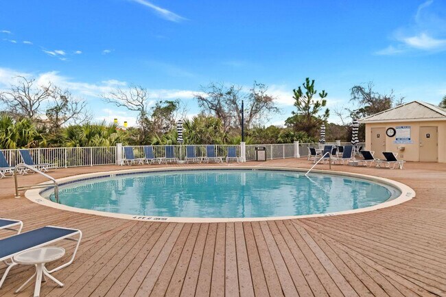 Building Photo - 9860 S Thomas Dr