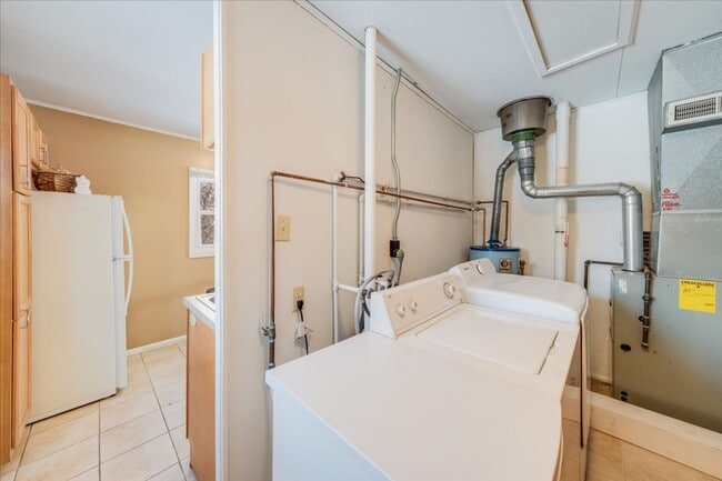 Building Photo - Newly Renovated 2 bedroom, 1 bathroom Urbana-Available April 1st, 2026