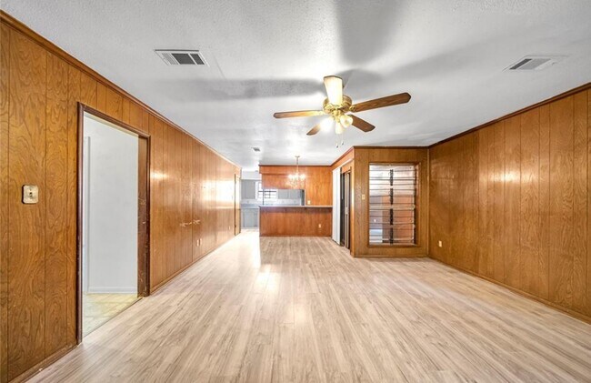 Building Photo - 8447 Sterlingshire St