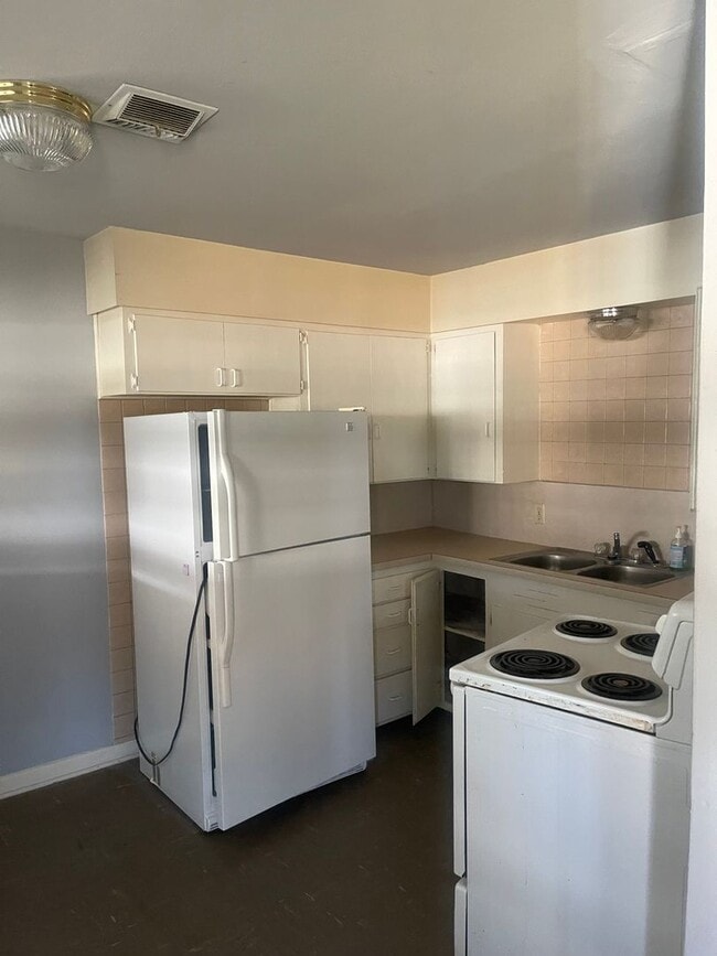 Building Photo - Second Chance Leasing!!