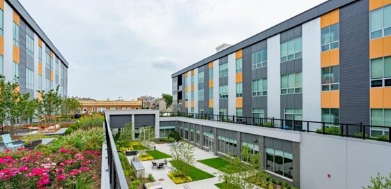 Building Photo - 2450 W Armitage Ave